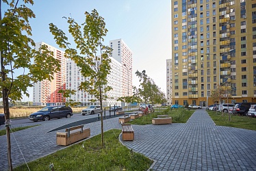 Residential buildings on Vertoletchikov street, Moscow (2020)